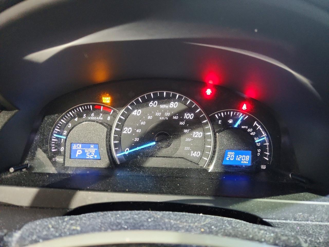 2012 TOYOTA CAMRY LE photo 17