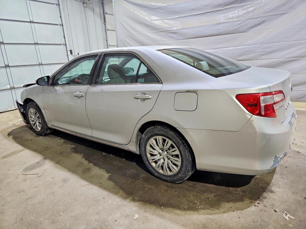 2012 TOYOTA CAMRY LE photo 3