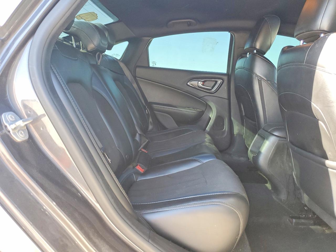 2016 CHRYSLER 200 photo 28
