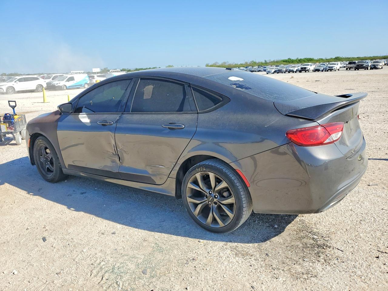 2016 CHRYSLER 200 photo 4