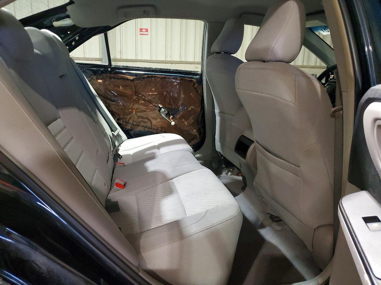 2016 TOYOTA CAMRY LE photo 28