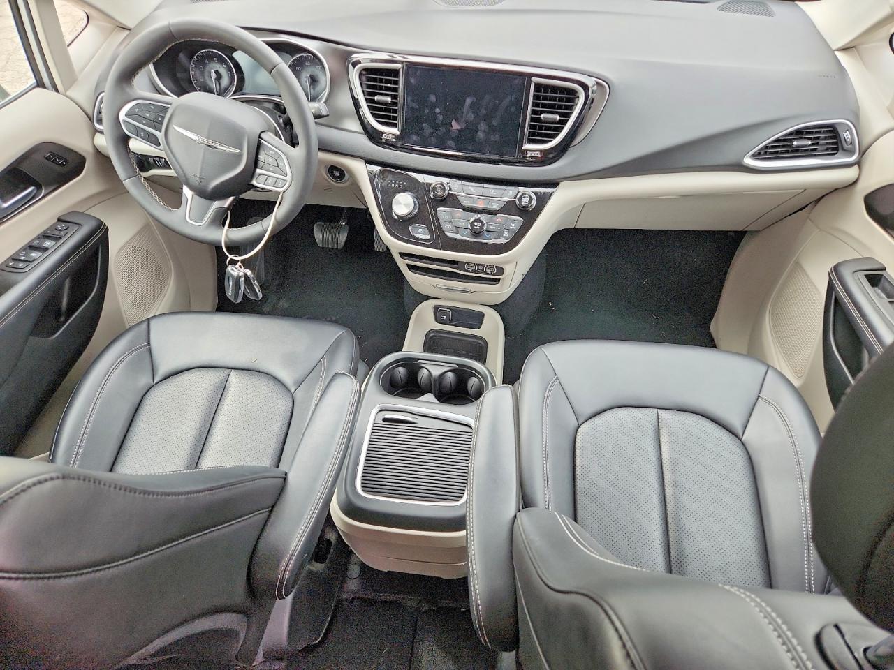 2024 CHRYSLER PACIFICA TOURING L photo 15