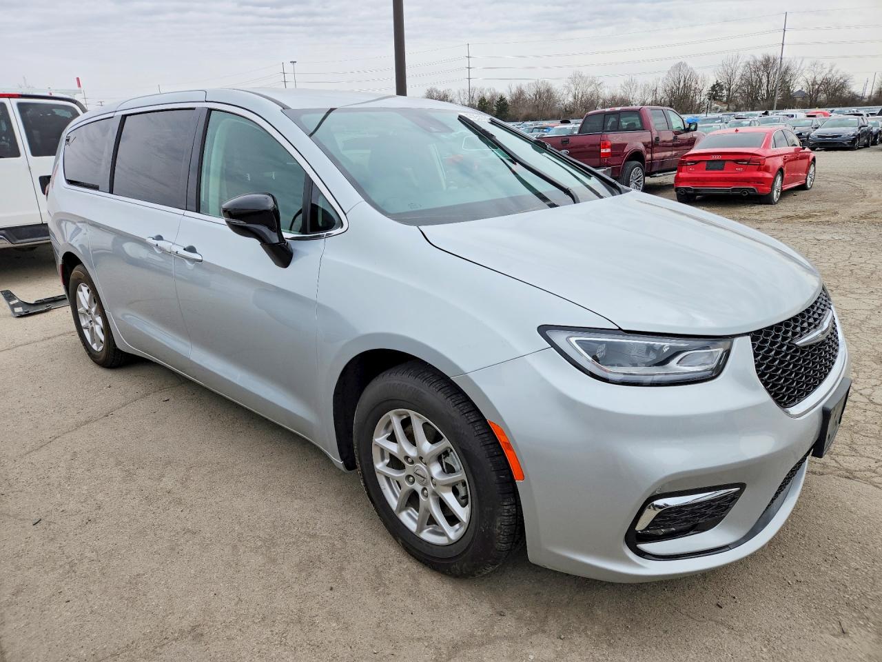 2024 CHRYSLER PACIFICA TOURING L photo 7