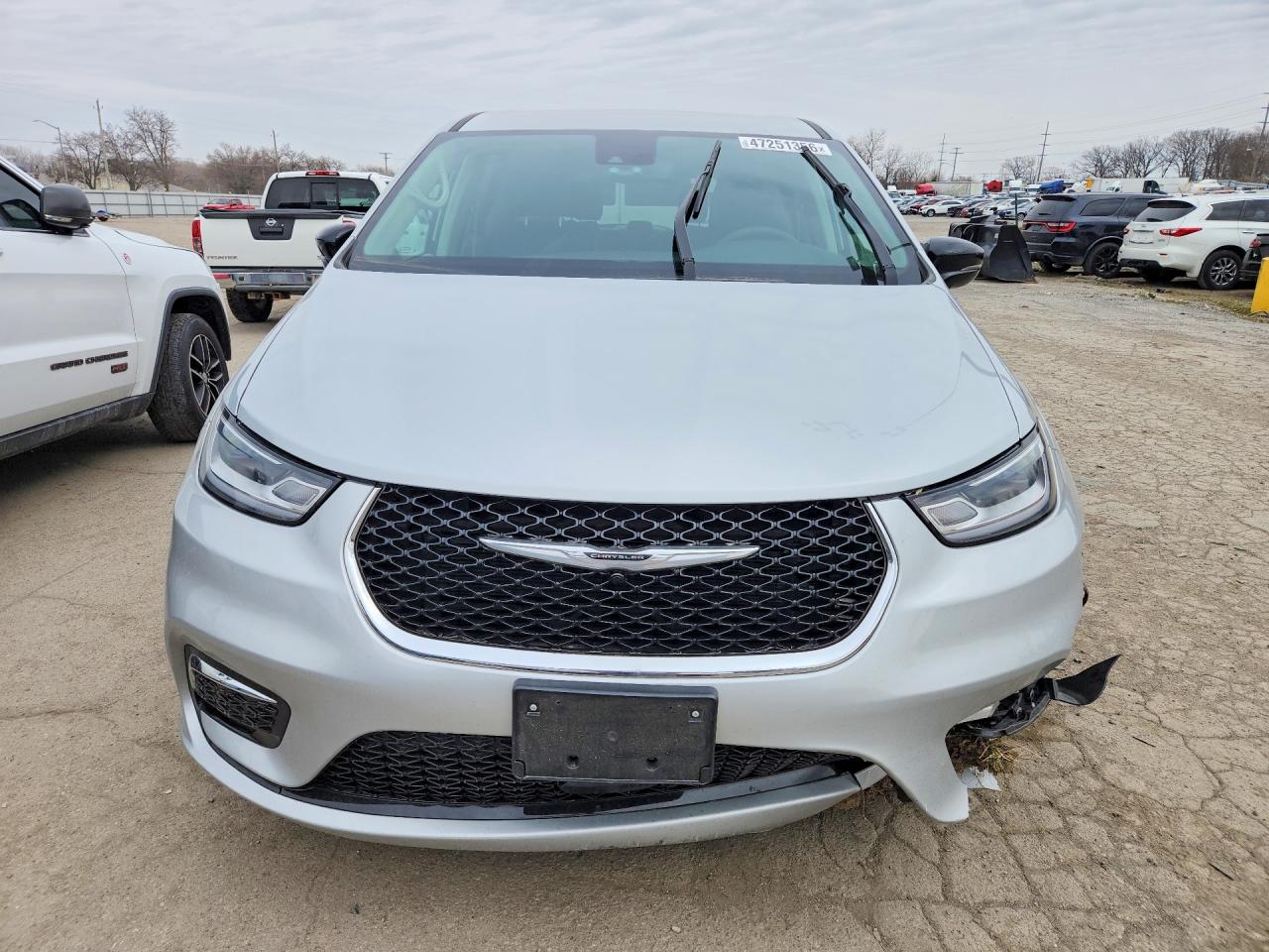 2024 CHRYSLER PACIFICA TOURING L photo 9
