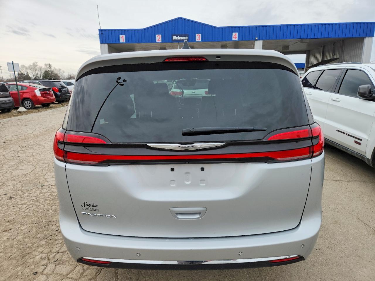 2024 CHRYSLER PACIFICA TOURING L photo 11