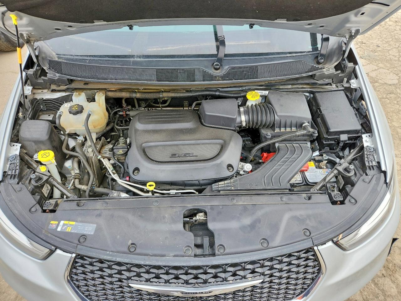 2024 CHRYSLER PACIFICA TOURING L photo 23