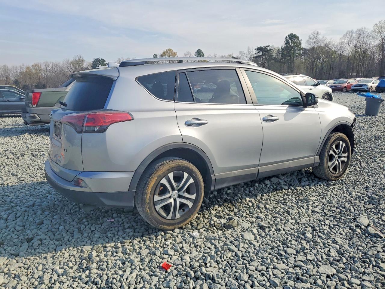 2017 TOYOTA RAV4 LE photo 3