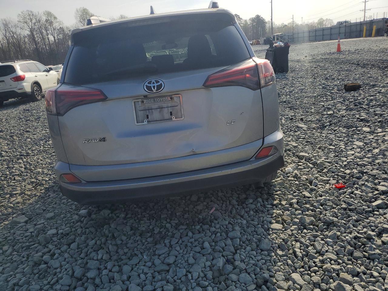 2017 TOYOTA RAV4 LE photo 6