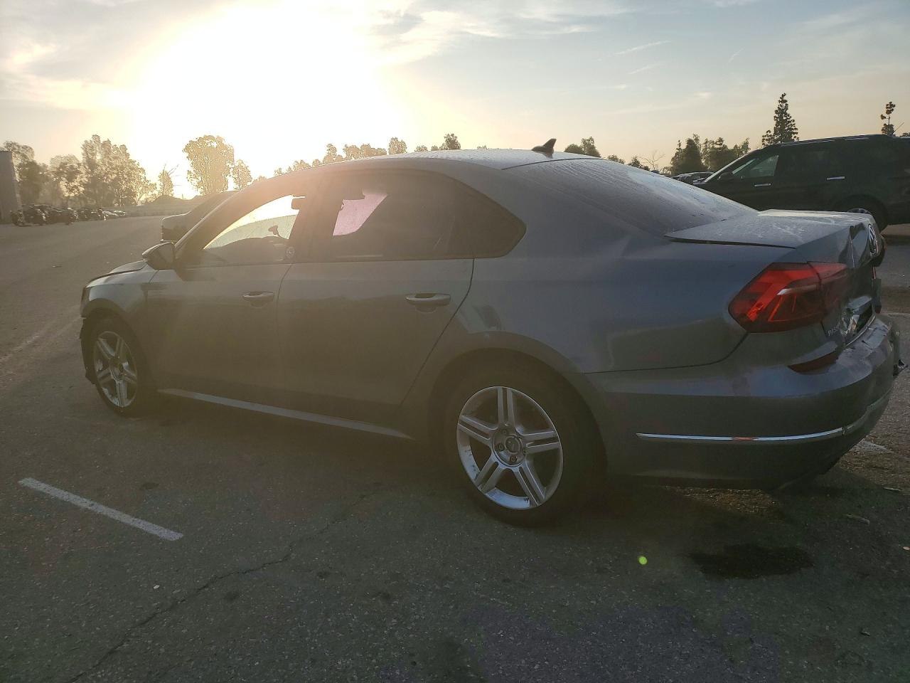 2019 VOLKSWAGEN PASSAT photo 3
