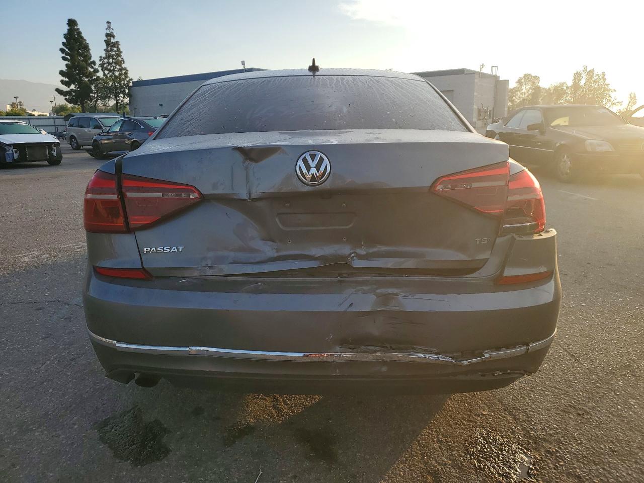 2019 VOLKSWAGEN PASSAT photo 11