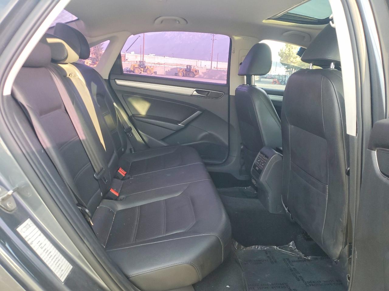 2019 VOLKSWAGEN PASSAT photo 19