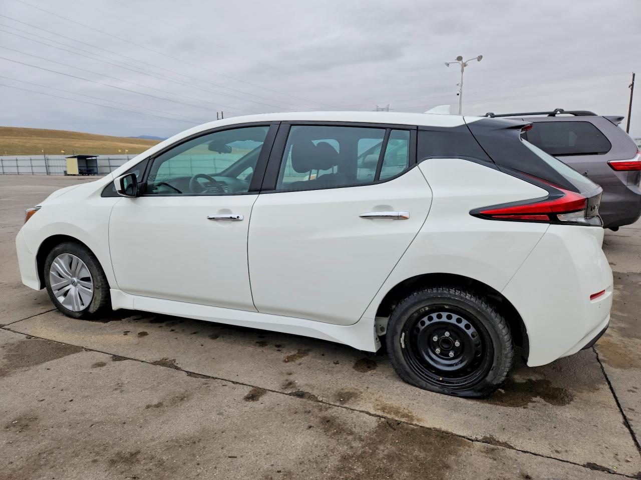 2023 NISSAN LEAF S photo 3