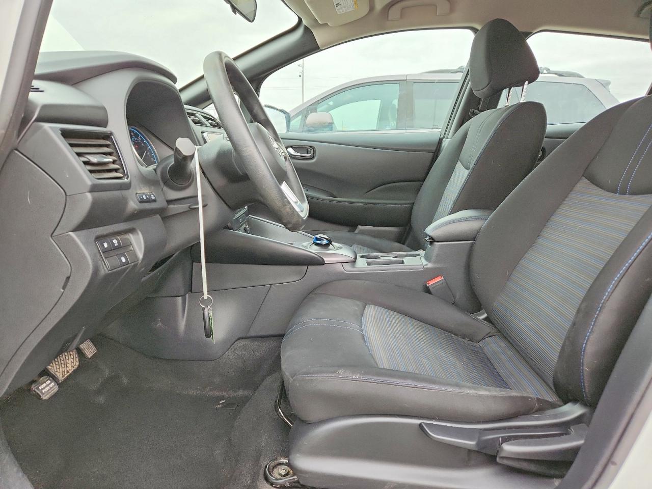 2023 NISSAN LEAF S photo 13