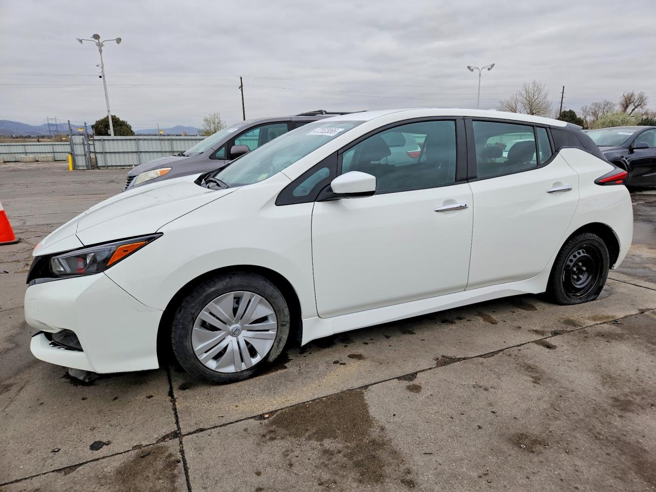 2023 NISSAN LEAF