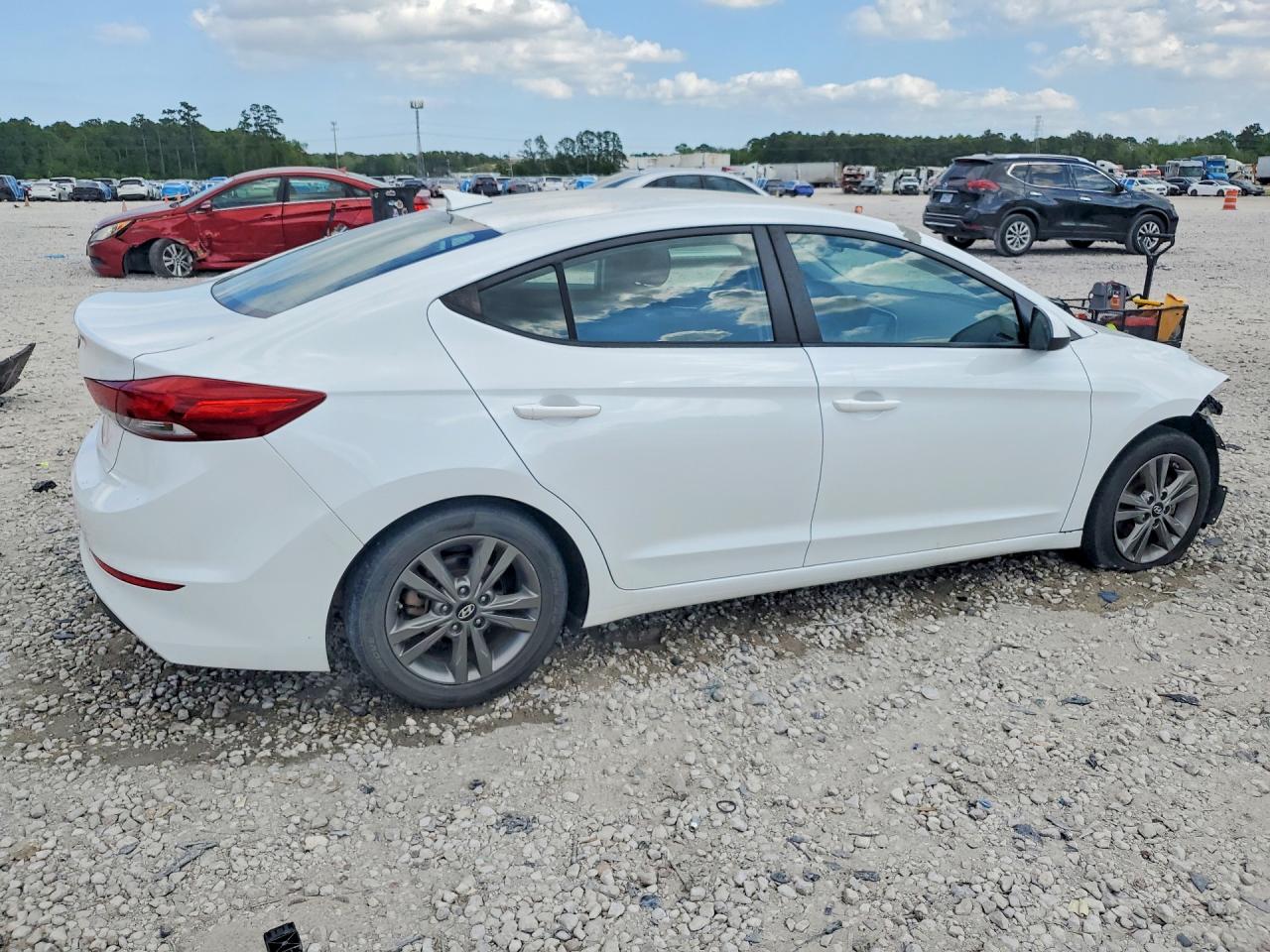 2018 HYUNDAI ELANTRA SEL photo 3