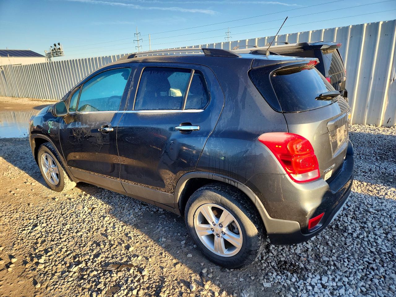 2018 CHEVROLET TRAX 1LT photo 2