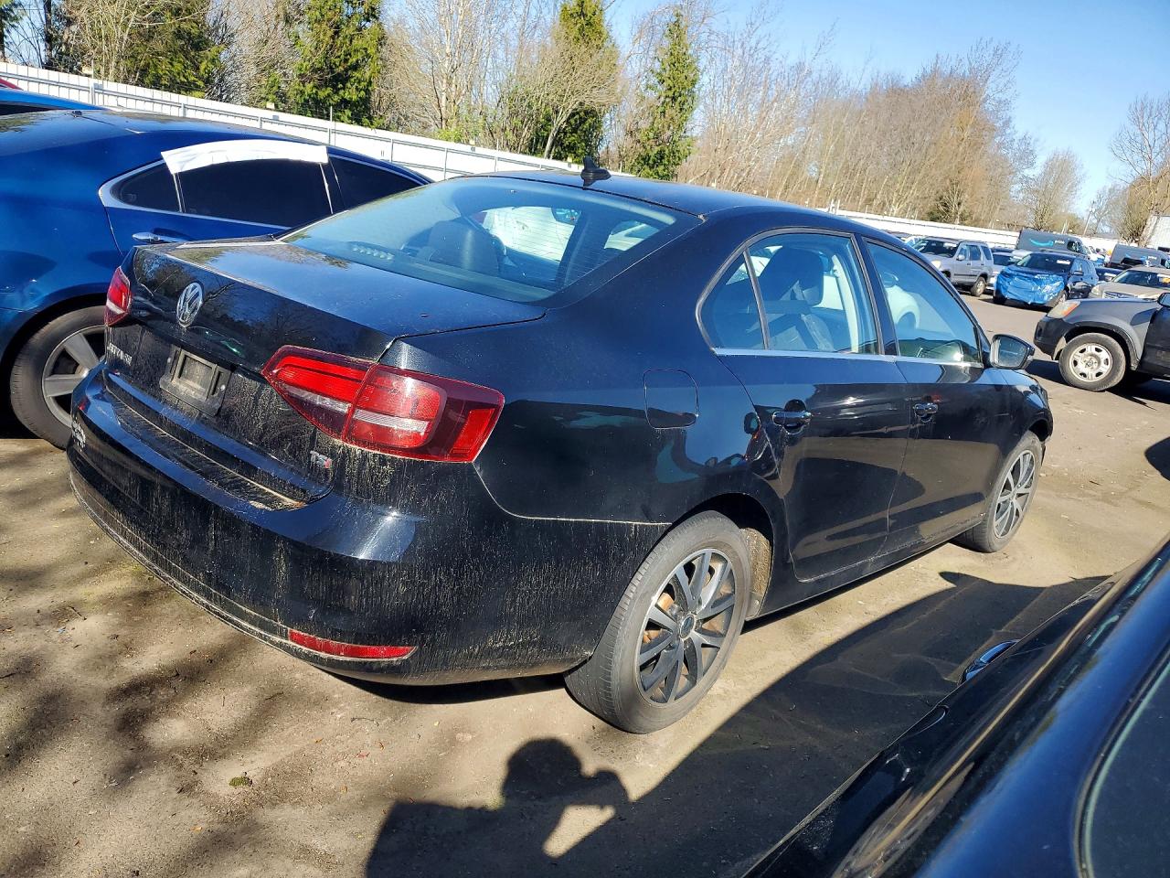 2017 VOLKSWAGEN JETTA SE photo 3