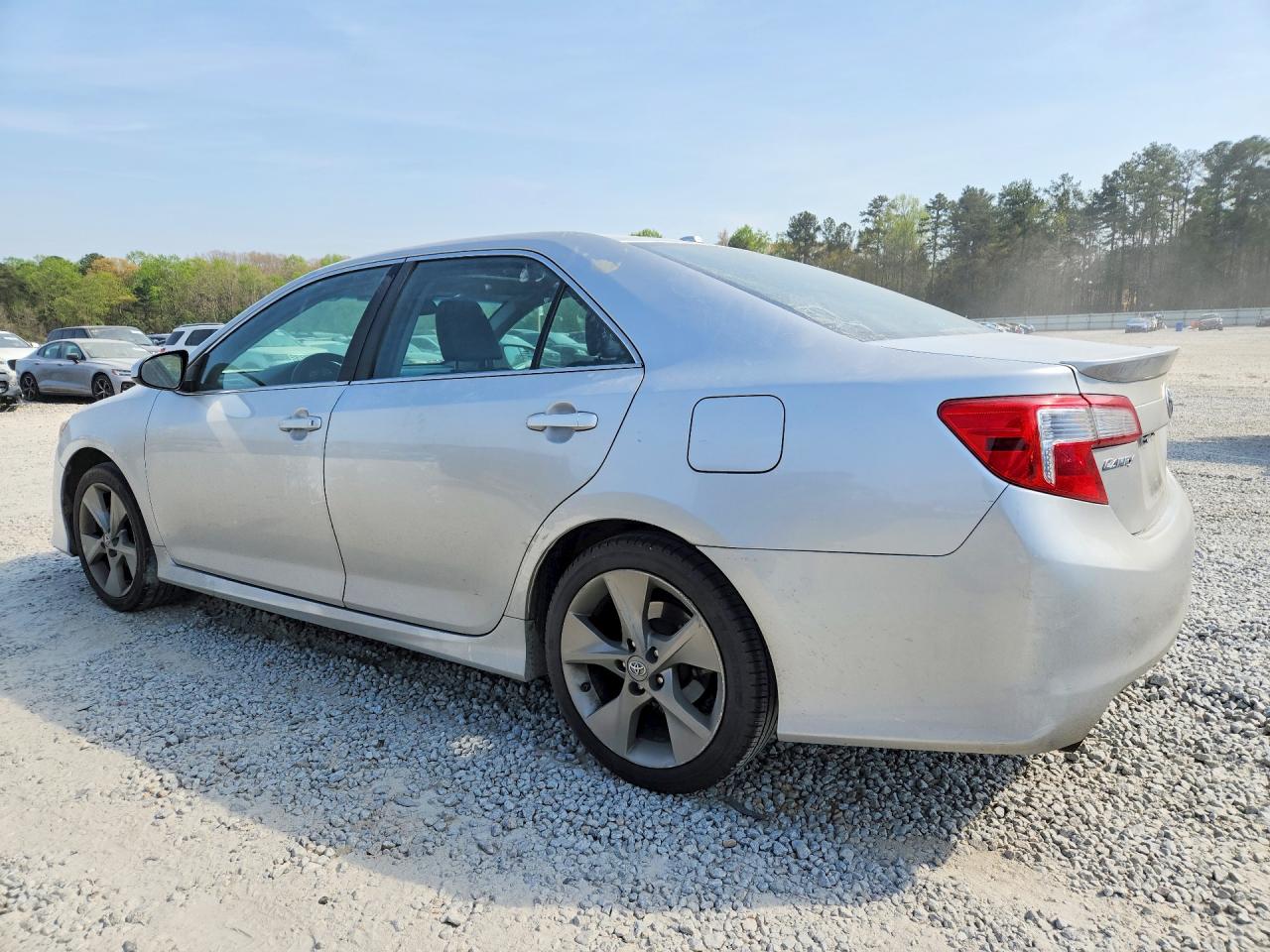 2014 TOYOTA CAMRY SE V6 photo 2