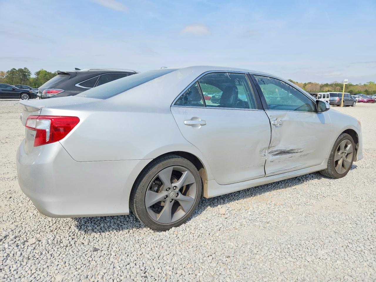 2014 TOYOTA CAMRY SE V6 photo 3