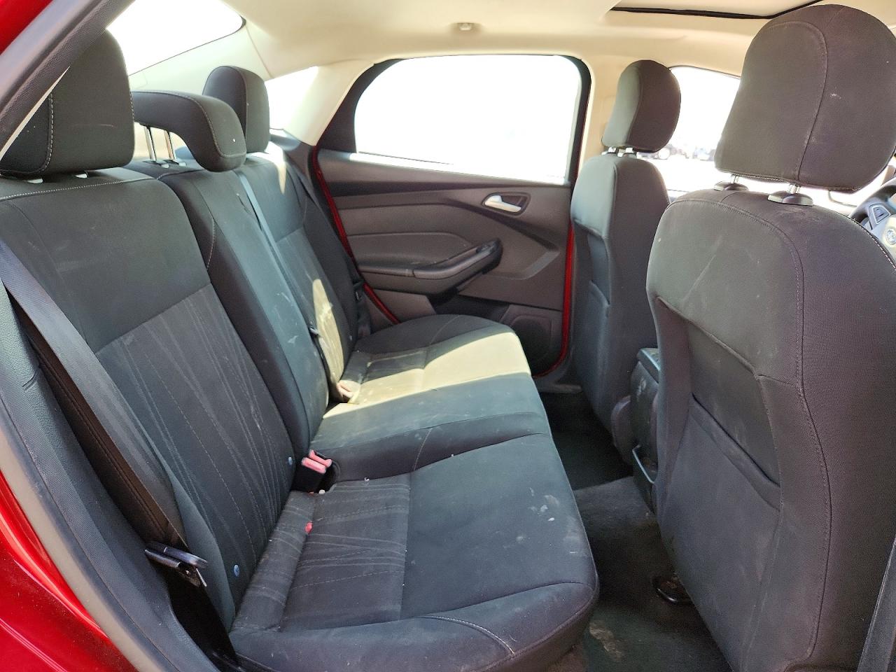 2015 FORD FOCUS SE photo 19
