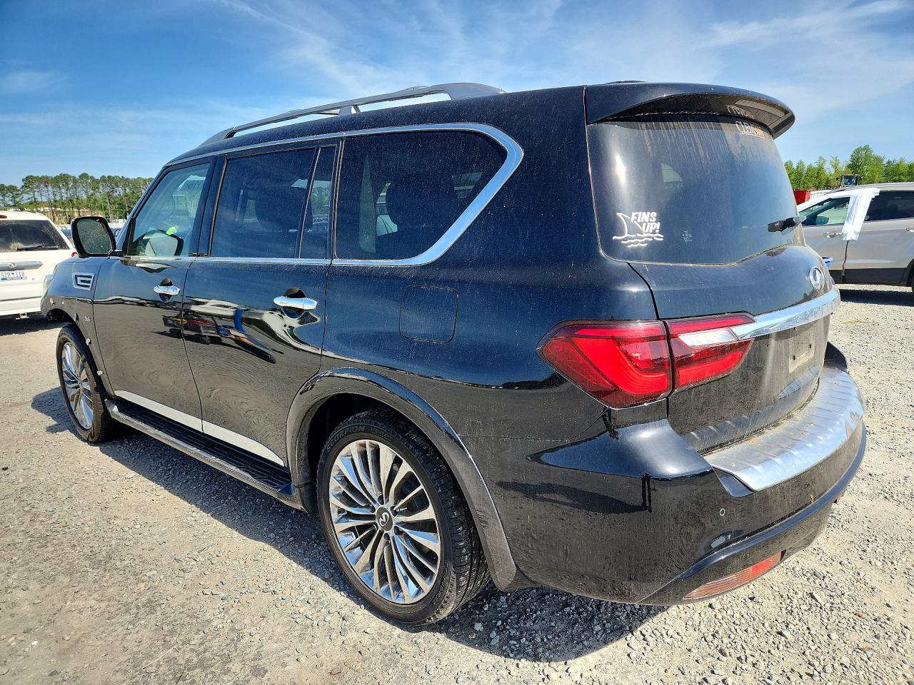 2019 INFINITI QX80 LUXE photo 3