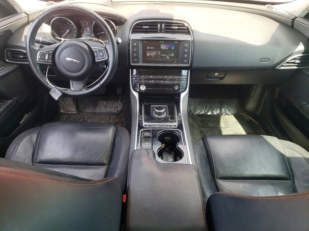2017 JAGUAR XE PRESTIGE photo 15