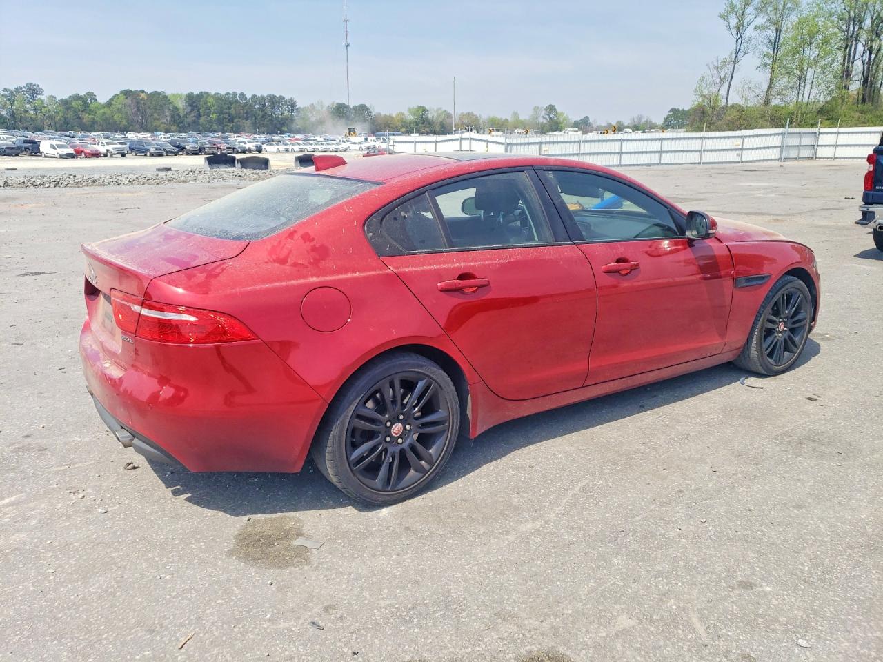 2017 JAGUAR XE PRESTIGE photo 5