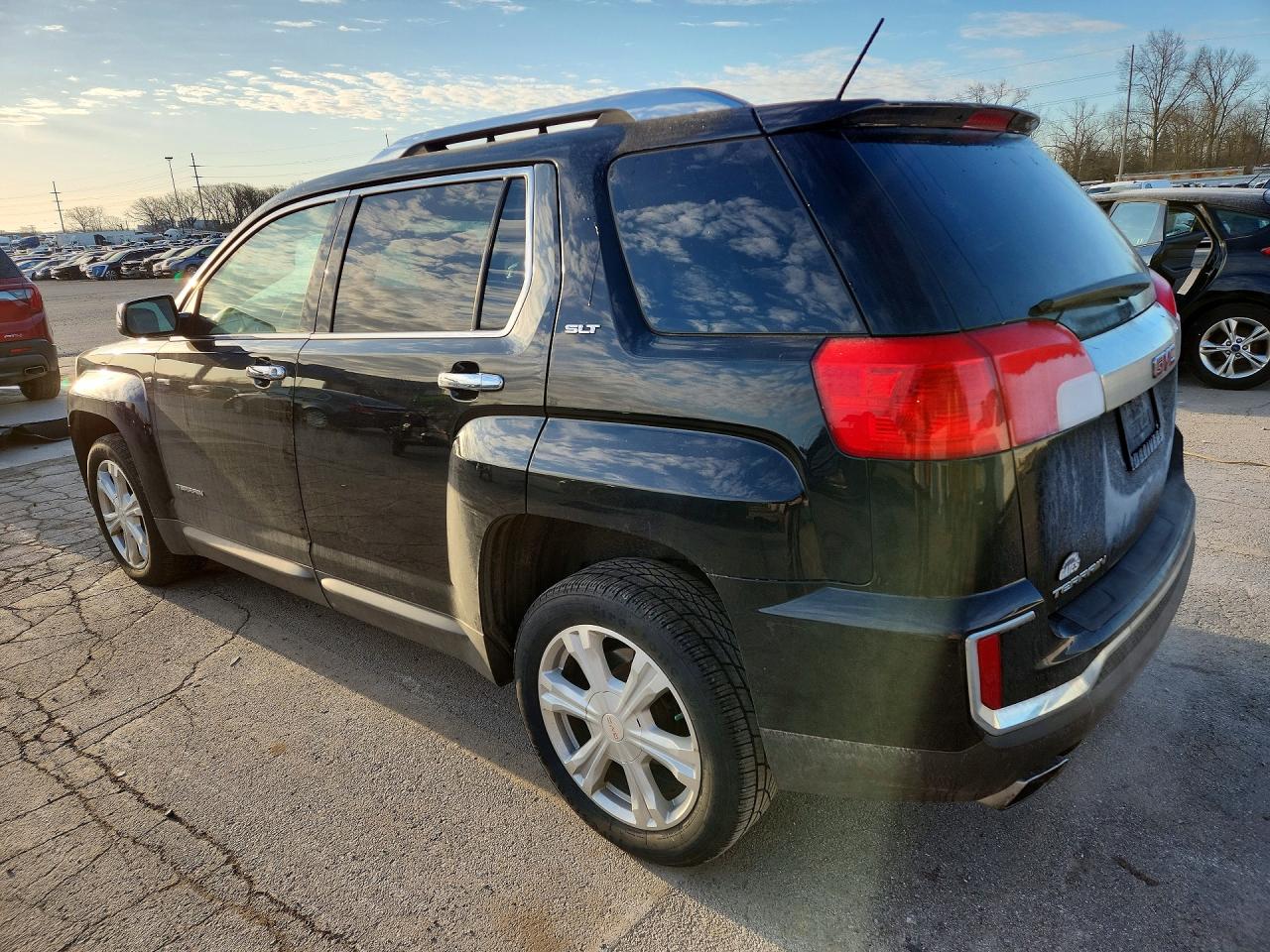 2017 GMC TERRAIN SLT photo 2