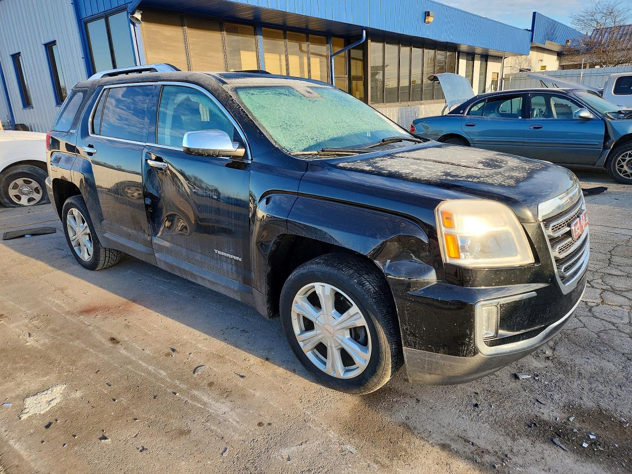2017 GMC TERRAIN SLT photo 4