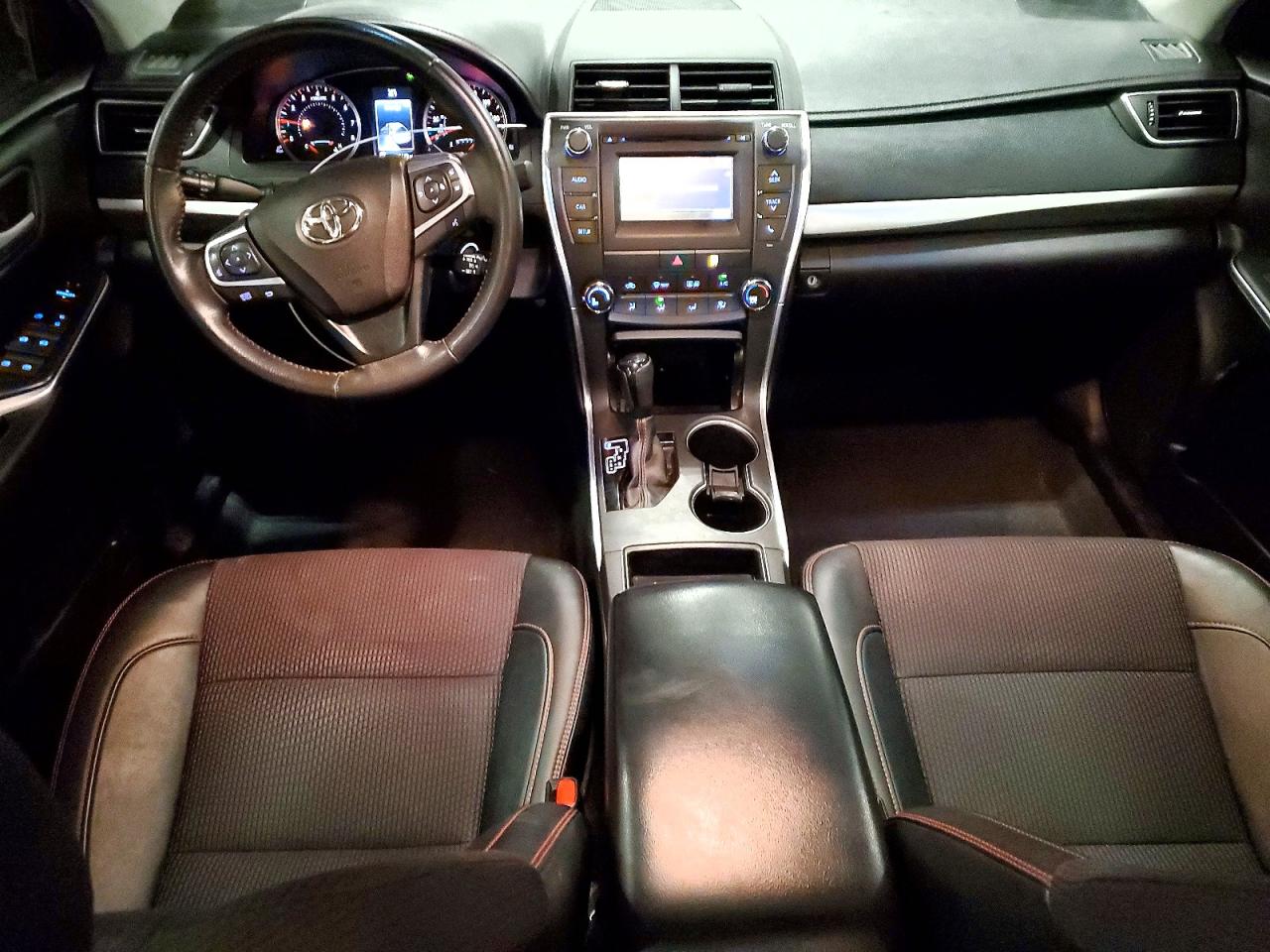 2017 TOYOTA CAMRY SE photo 22