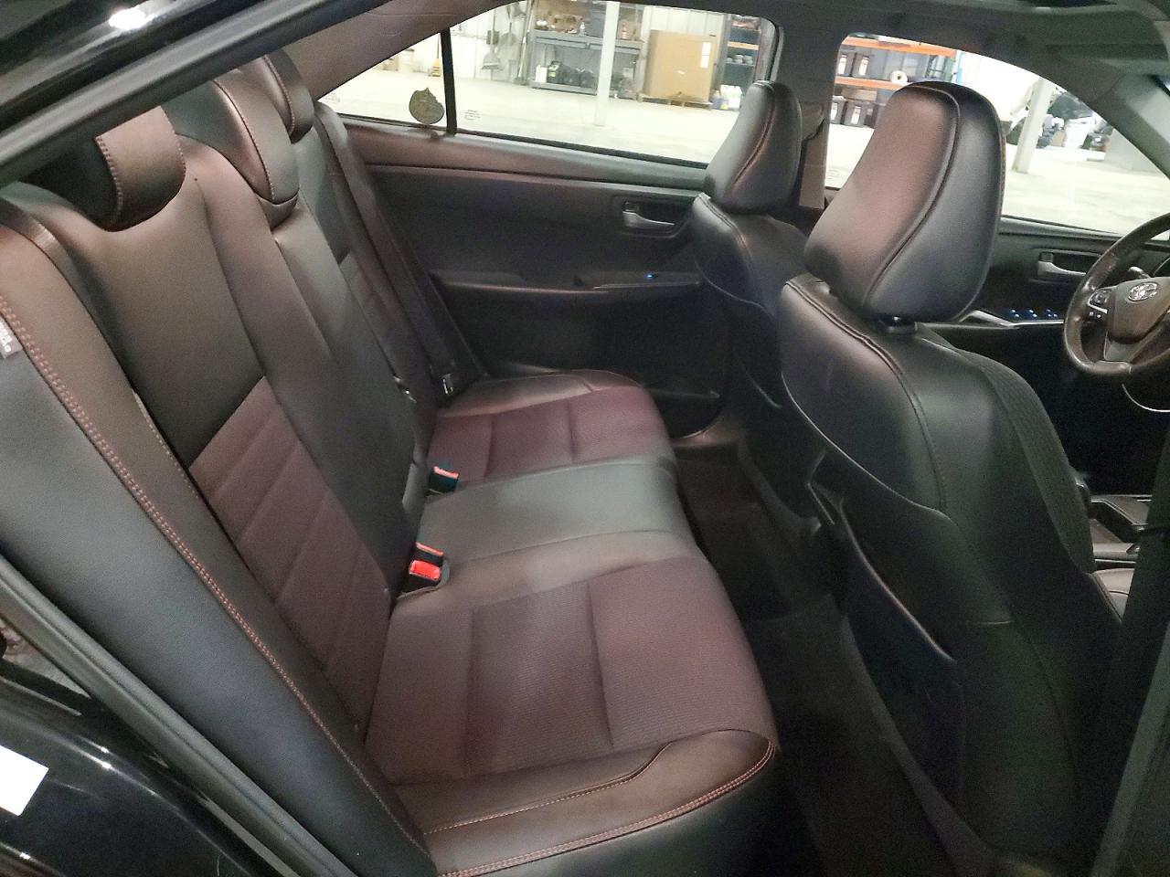 2017 TOYOTA CAMRY SE photo 28