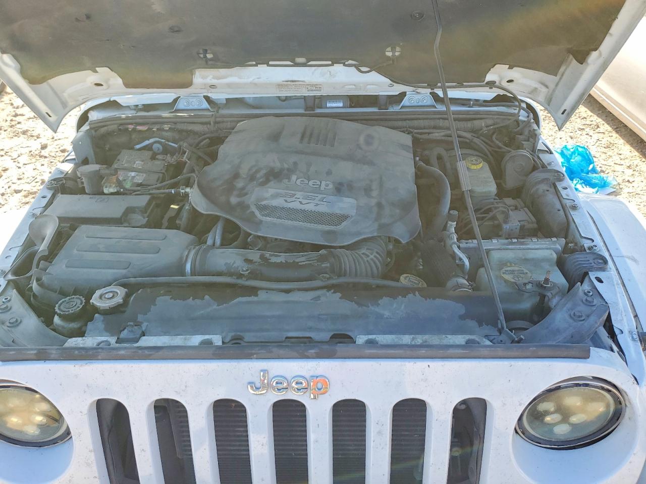 2013 JEEP WRANGLER UNLIMITED SAHARA photo 31