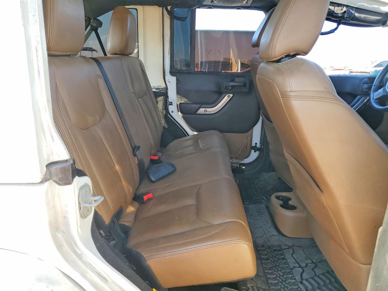 2013 JEEP WRANGLER UNLIMITED SAHARA photo 28