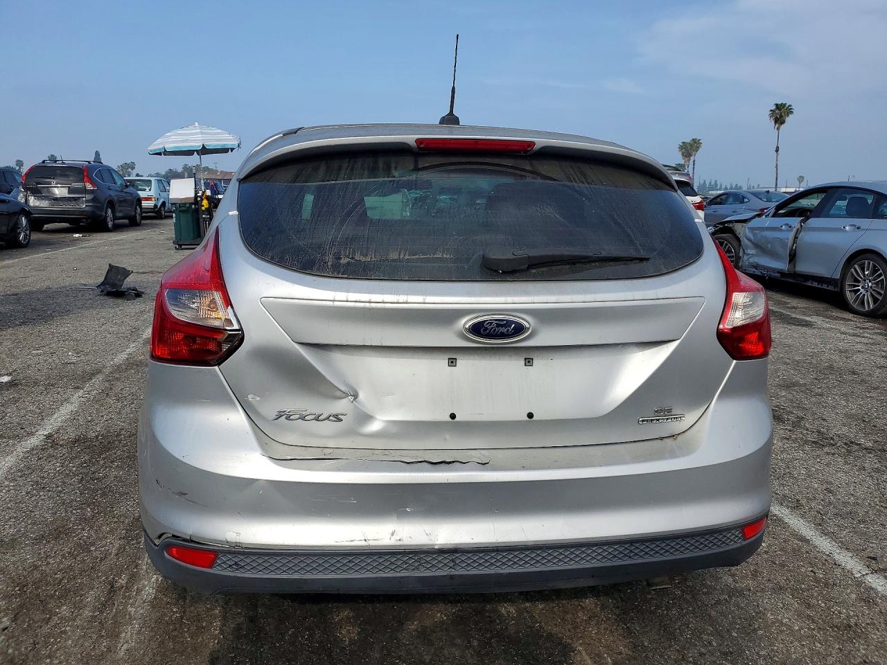 2014 FORD FOCUS SE photo 11