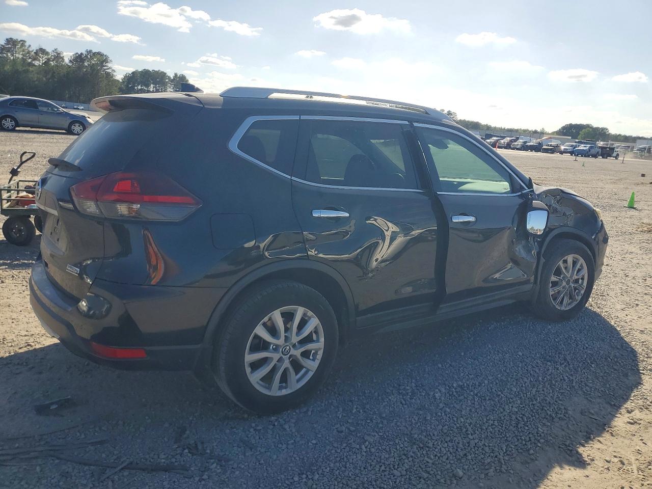2019 NISSAN ROGUE S photo 3