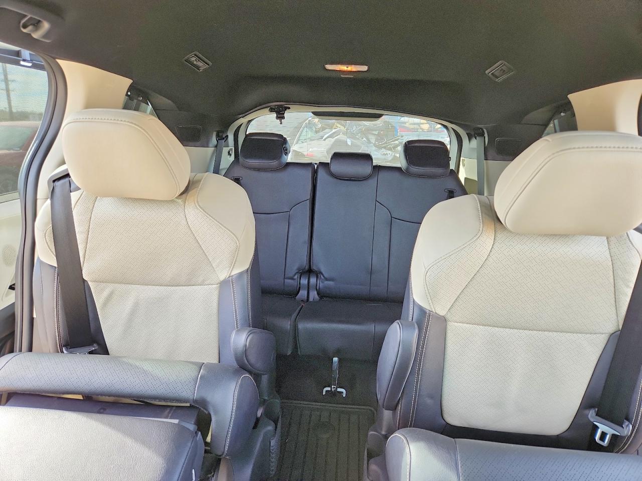 2025 TOYOTA SIENNA PLATINUM 7-PASSENGER photo 19
