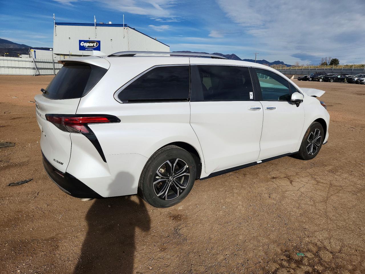 2025 TOYOTA SIENNA PLATINUM 7-PASSENGER photo 5