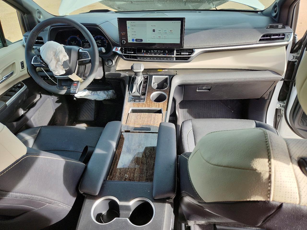 2025 TOYOTA SIENNA PLATINUM 7-PASSENGER photo 15