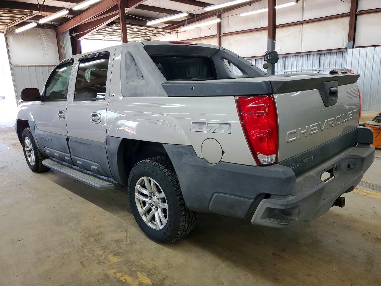 2006 CHEVROLET AVALANCHE K1500 photo 2