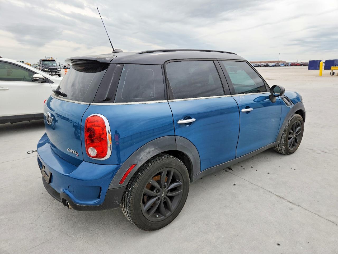 2011 MINI COOPER S COUNTRYMAN photo 5