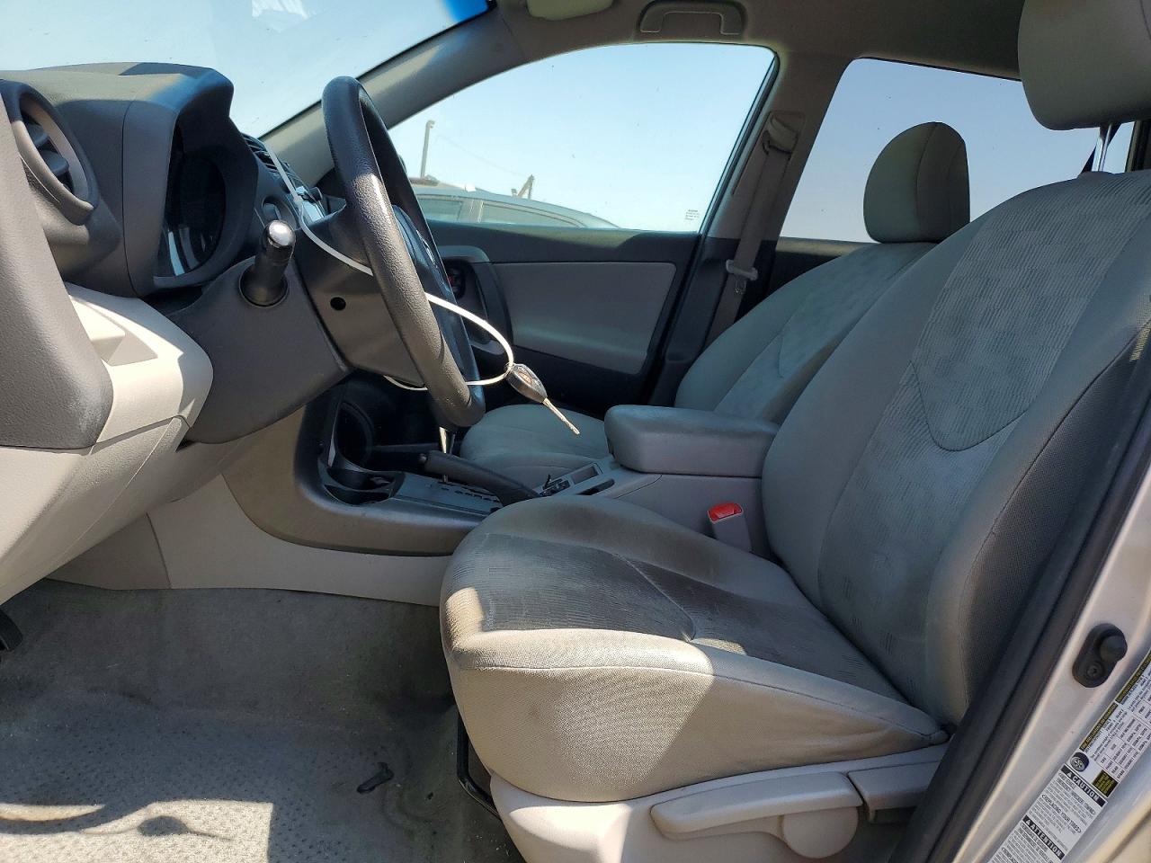 2010 TOYOTA RAV4 BASE photo 7