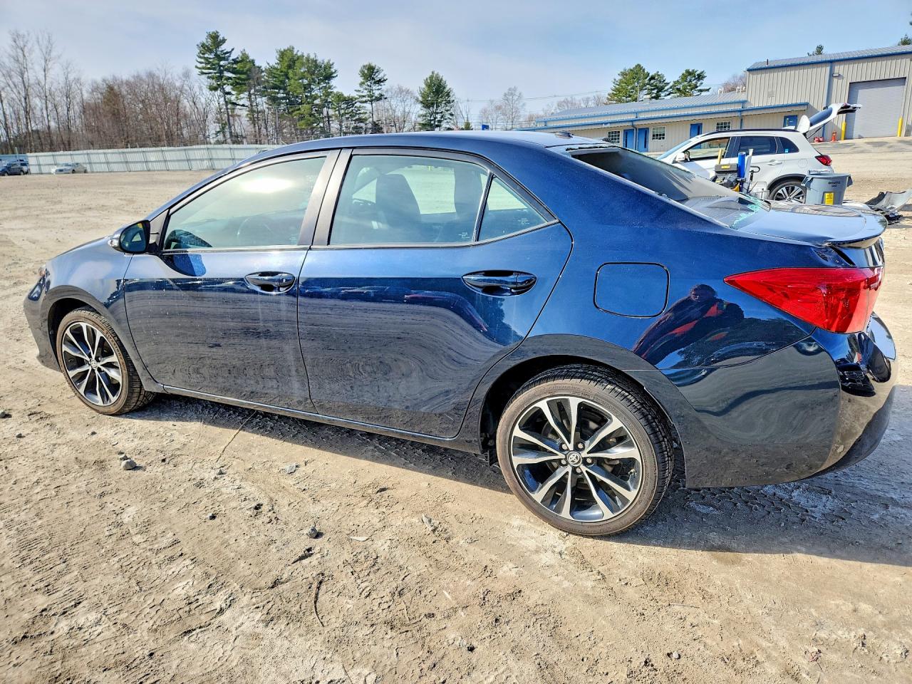 2017 TOYOTA COROLLA SE photo 4