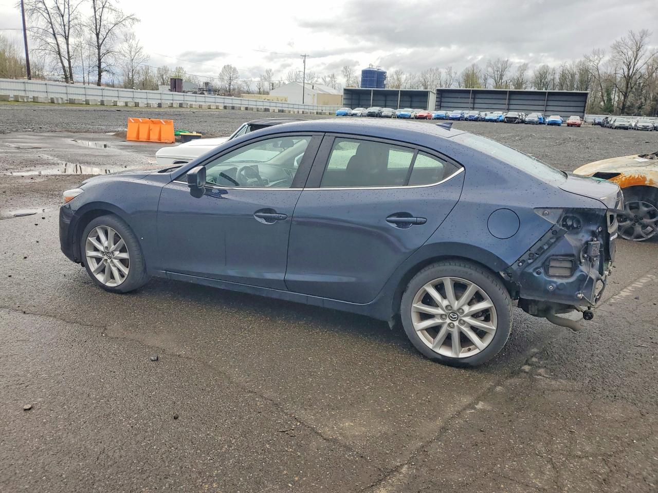 2017 MAZDA 3 TOURING photo 2