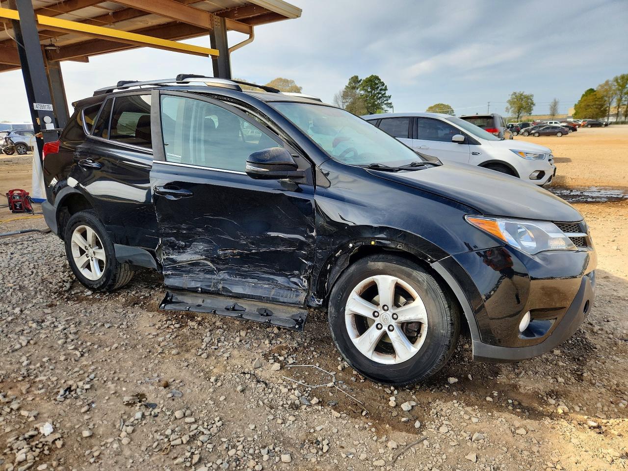 2014 TOYOTA RAV4 XLE photo 4