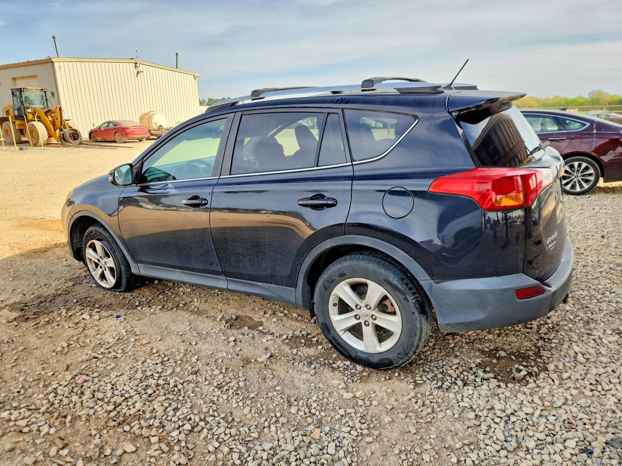 2014 TOYOTA RAV4 XLE photo 2