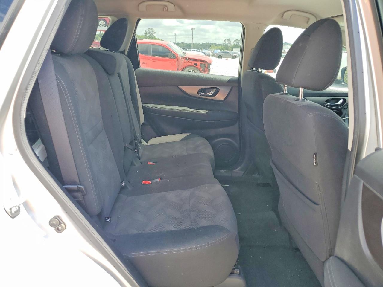 2016 NISSAN ROGUE SV photo 31