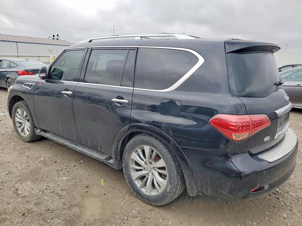 2012 INFINITI QX56 BASE photo 2
