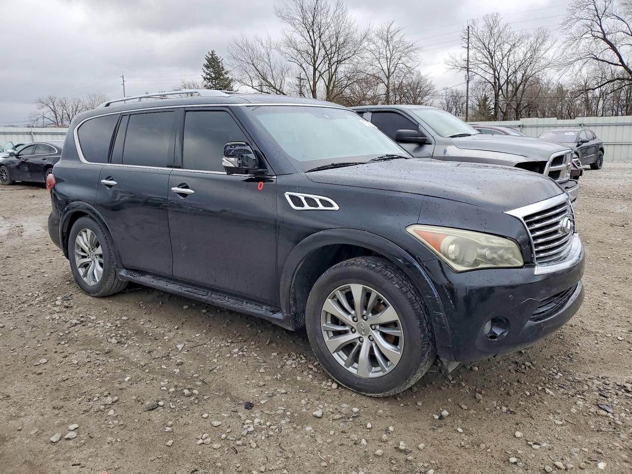 2012 INFINITI QX56 BASE photo 4