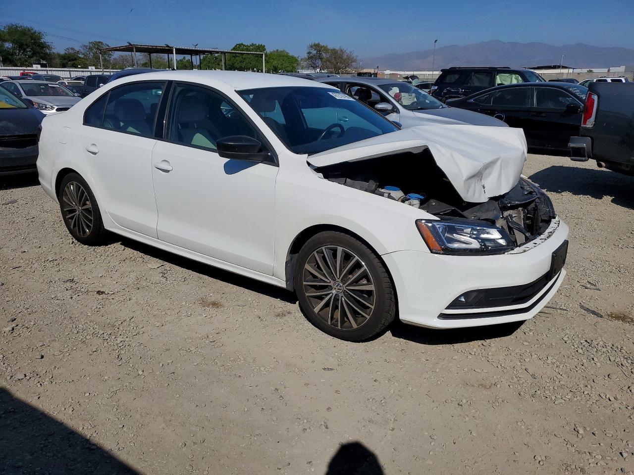 2016 VOLKSWAGEN JETTA SPORT photo 7