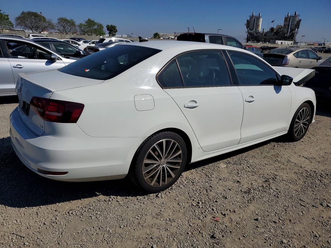 2016 VOLKSWAGEN JETTA SPORT photo 5